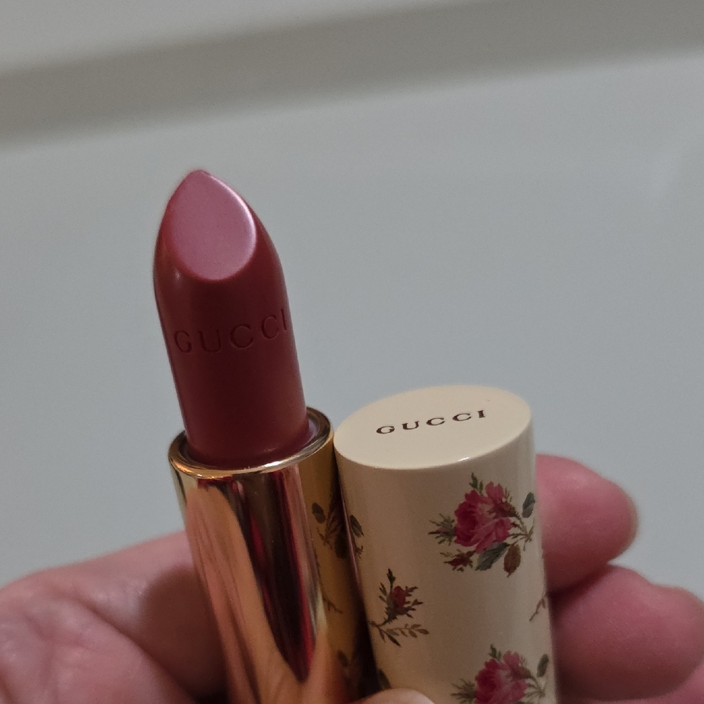 New~ Gucci Rouge à Lèvres Voile Lipstick - 208 They Met In Argentina - Picture 14 of 17